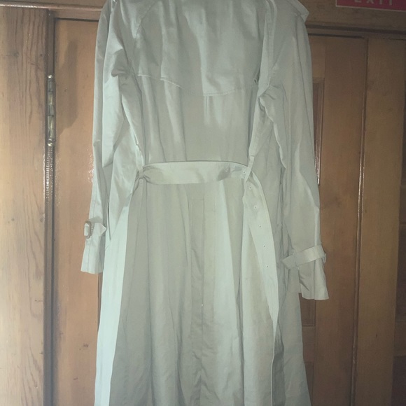 Burberry trenchcoat - Picture 3 of 3